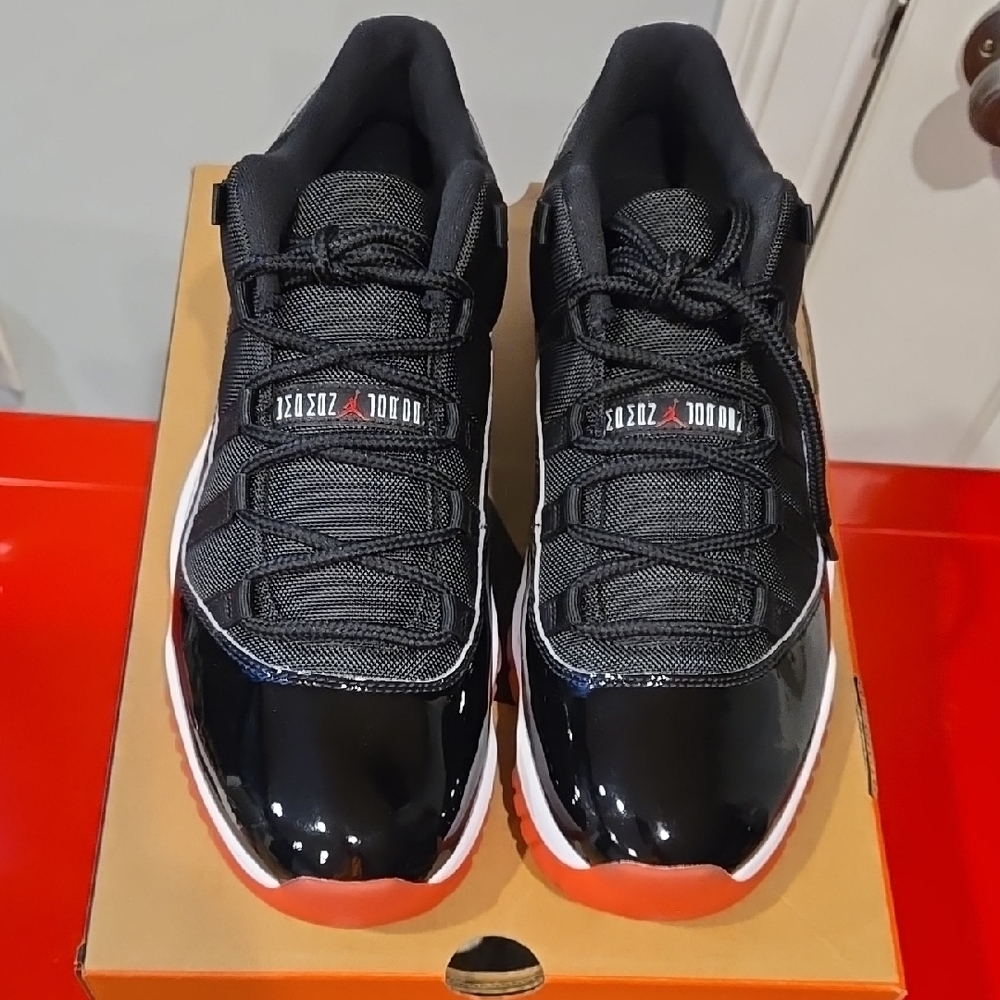 Air Jordan 11 Retro Low Black Red White